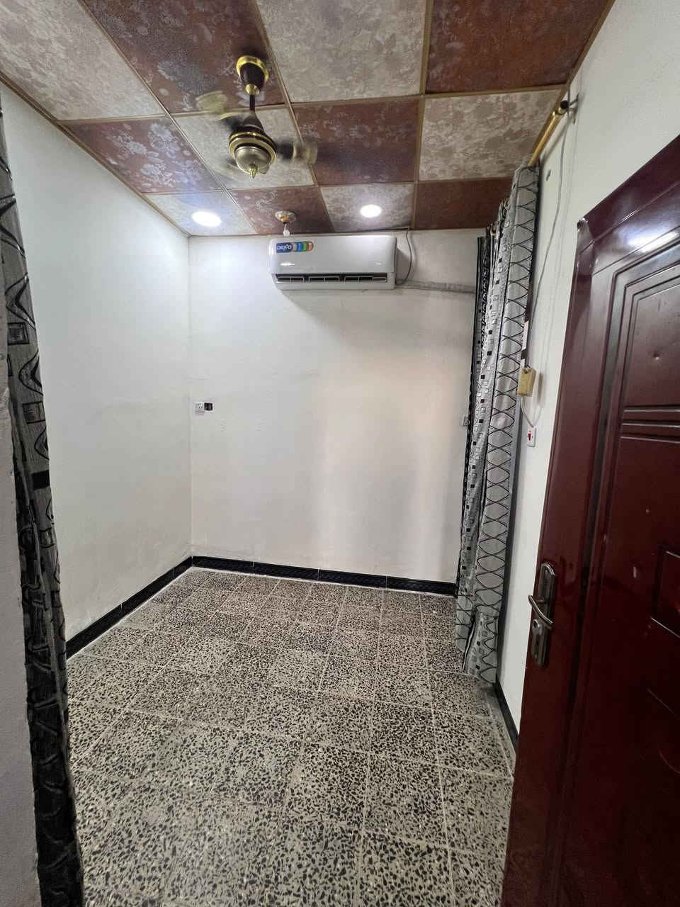 بيت للبيع وفي حي المثنى شارع بنات الحسن 
المساحه 100 متر 
الواجه 6.6
النزال 15
للأستفسار ارسل تم او الاتصال
***********
