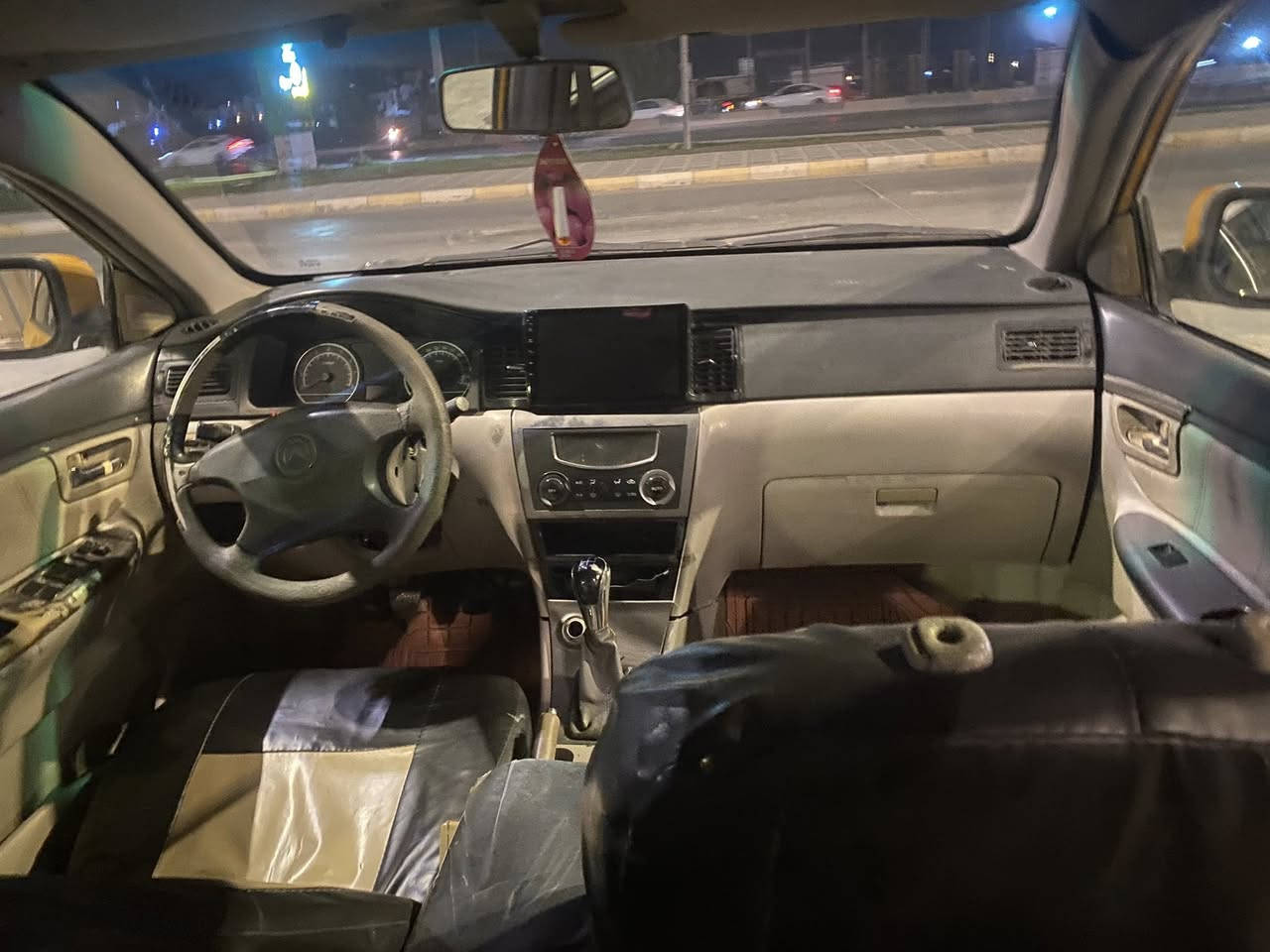 سلام عليكم جيلي موبل موديل 13 سيارة مكفولة من فقط بيه تلكيط خياسات جيب سمكري وتعال افحص مكينة مكفولة لاتنقيص ولا تبخير عينة وصينية جدد عنابير الفوك ولجوة جدد مشط وصدر مال كورلة دواخله جدد رقم نجف مكاني واسط الرقم ‭٠٧٧٤ ٣٥٢ ٧٤١٣‬
