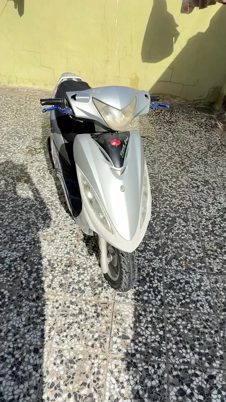 سلام عليكم دراجه كامكو جي فور للبيع دراجه كله بلاد برغي ما مفتوح بيه دراجه كلش نضيفه شراي راسلني *********** وتساب سعر550
