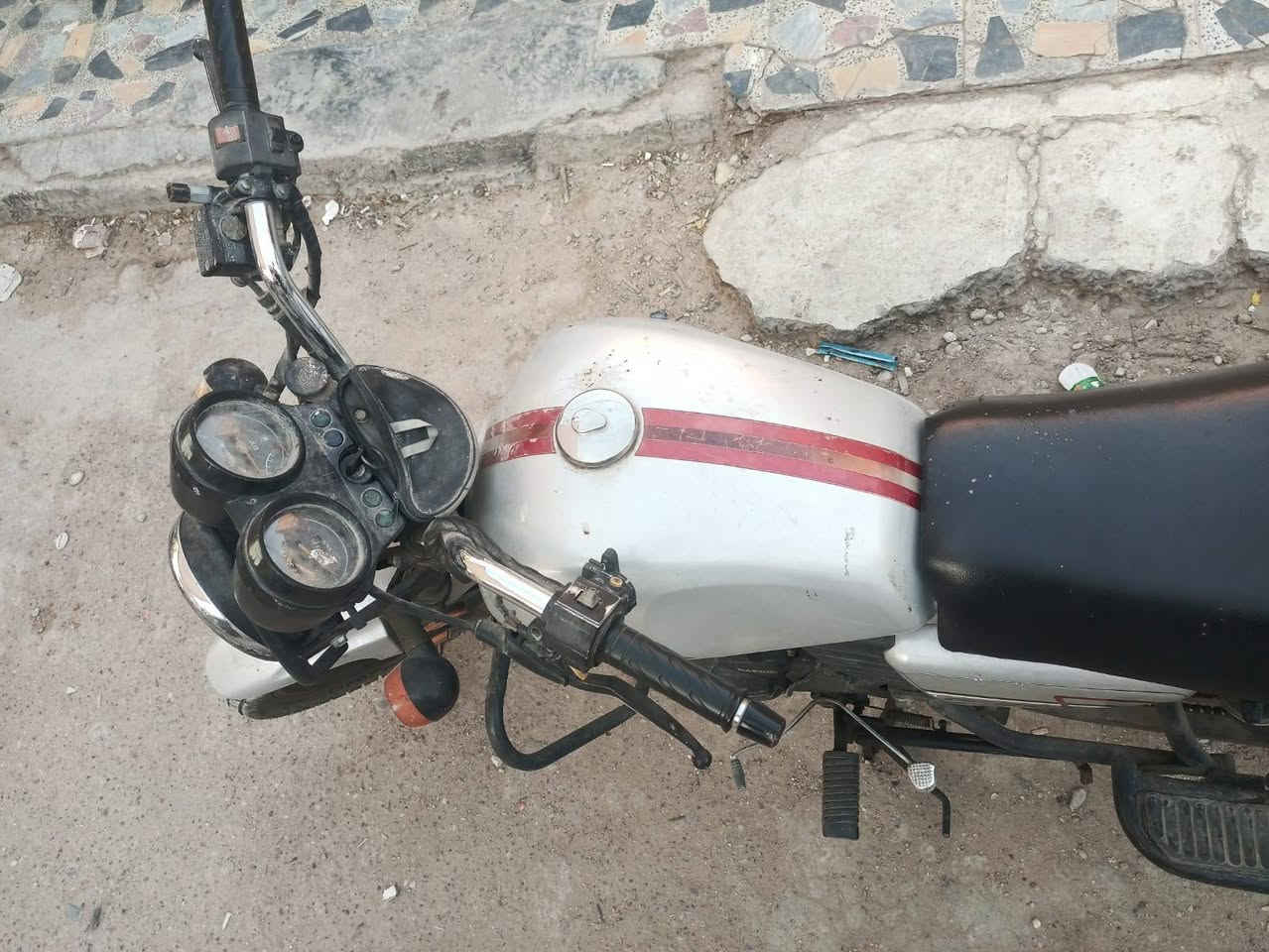 دراجة دايون 5 كير للبيع دراجة حلوه نظيفه المحرك بي خيط تبخير العنوان بغداد الشعب رقم الهاتف *********** السعر 800 وبيها مجال 
تحياتي
