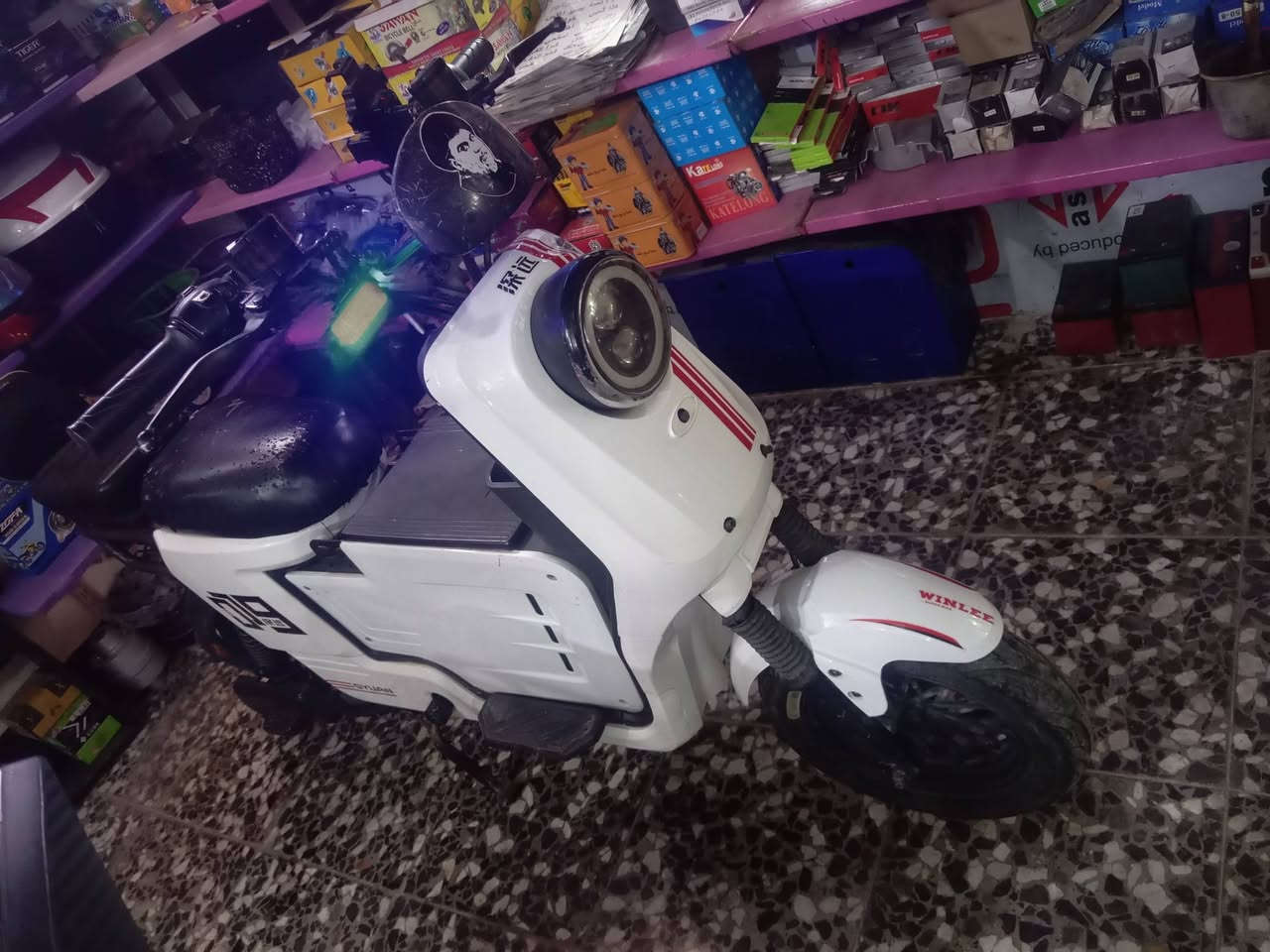 دراجتين للبيع
الهارلي جاهزه نضيفه سعرها400وبيها مجال 
و البيضه نضيفه حيل كلها شغاله بطاريات ليثيوم سعرها400وبيها مجال مكاني بغداد ابو اغريب بلحصوه 
***********واتساب
***********اتصال
