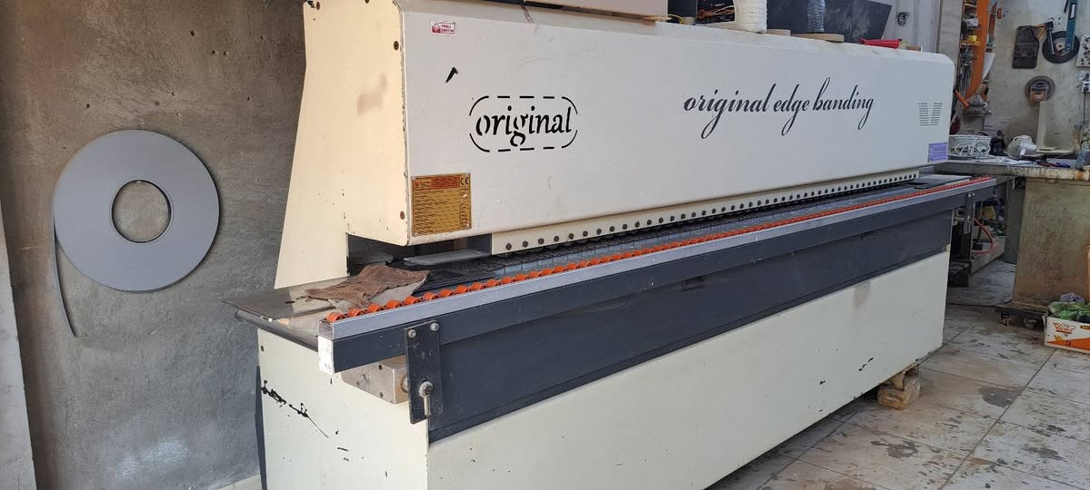 سلام عليكم لاصقه للبيع تركي موديل  2023 السعر  65 رقم الجوال  ***********
