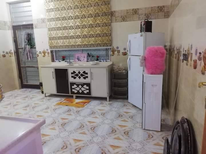 للبيع أو مراوس حسب القناعة
بيت طابق واحد مساحة ٢٠٠ بناء درجة أولى يتكون من غرفتين نوم وصالة و مطبخ واستقبال و صحيات داخلية و خارجية +ترك و منور .. الموقع الحكيم الأولى شارع عميد جادر أو شارع المدارس.. أي استفسار هذا رقم صاحب الدار ***********
