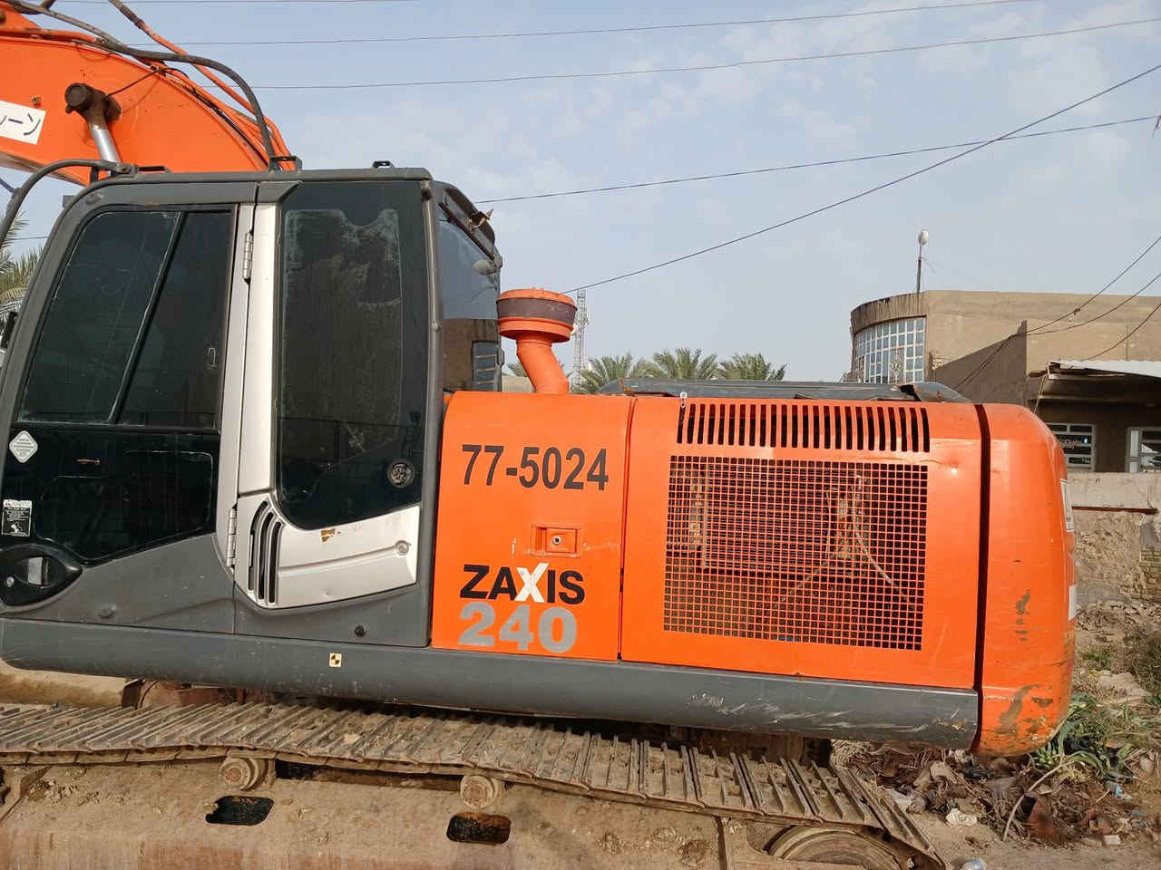 حفاره zx200-3
لبيع مكفوله وجاهزه لشغل 
موديل 2011
ما مفتوح بيه شي 
وسعره مناسب كلش 
***********
