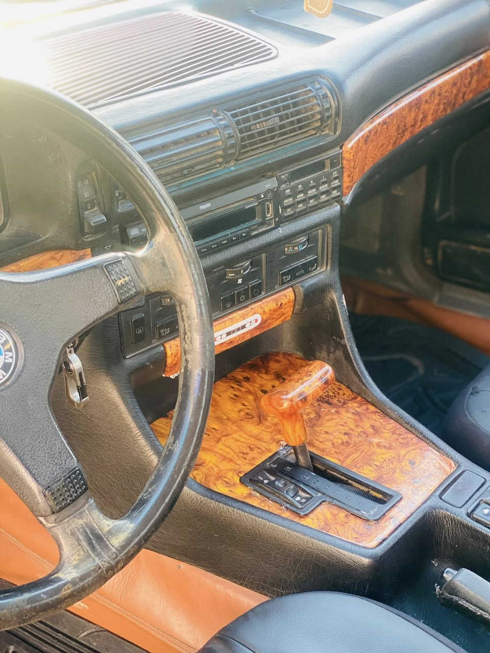 السلام عليكم
بي ام جاهزه 
محرك وكير ٣٠٠٠vvt
رقم جديد انكليزيه 
سنويه لل2030
تبريد شغال حداده جديده
مكاني بصره قضاء المدينه
باقي التفاصيل اتصل وتدلل
***********
