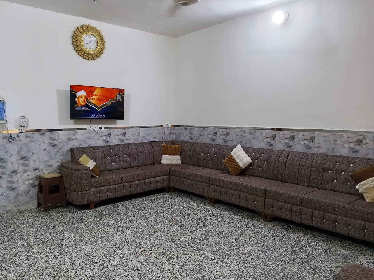 السلام عليكم بيت 100متر الزعفرانيه شارع الزهور الزراعي الوجها 5نزال 20/الستفسار عله هاذا الرقم ***********
