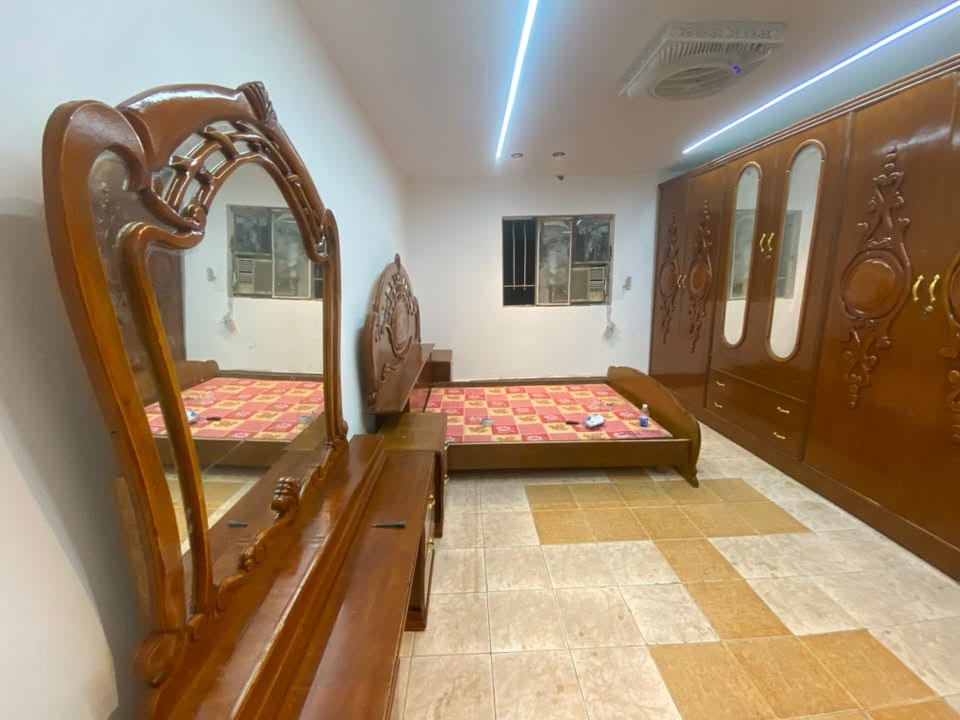السلام عليكم غرفه نومه كامله 8 قطع
تفصال صاج عراقي السعر 700 وبيها للاستفسار *********** مكاني بغداد

