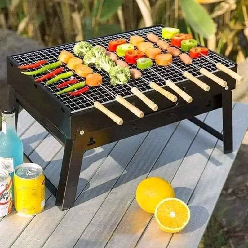 منقلة شواء محمولة Mini BBQ

شواية فحم مصغرة ومحمولة 
مخصصة ومثالية للاستخدام أثناء النزهات والسفر والتخييم.

.تتميز بتصميم مدمج خفيف الوزن يسهل حملها ونقلها لأي مكان

.مزودة بقواعد تثبيت (أرجل) قابلة للطي لسهولة الإعداد والتخزين

.تحتوي على حوض فحم داخلي منفصل مع فتحات تهوية جانبية لتوزيع الهواء

. شبكة شواء علوية وشبكة سفلية مخصصة لرفع الفحم.
.  المواصفات:

.الوزن الصافي: 1.15 كيلوغرام

.القياسات والأبعاد: 36 × 29 × 7.5 سم

الاستخدام: مثالية للتخييم والنزهات (Ideal for picnic and camping)

الهيكل: معدني أسود اللون مزود بفتحات تهوية وأرجل قابلة للطي

. محتويات العلبة:

.الهيكل الرئيسي للمنقلة (مع الأرجل المدمجة)

.حوض الفحم الداخلي الأسود

. شبكة الشواء العلوية المعدنية

.شبكة الفحم السفلية السوداء بغداد, العراق


**إذا كنت صاحب هذا الإعلان وتريد حذفه لأي سبب، رجاءا أرسل رسالة إلى الدعم الفني**