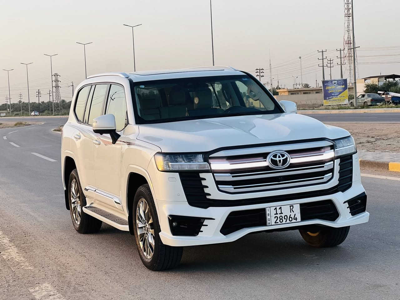 لاندكروز موديل 2024 بريم اصل رقم بغداد ماشيه 16 الف ***********
