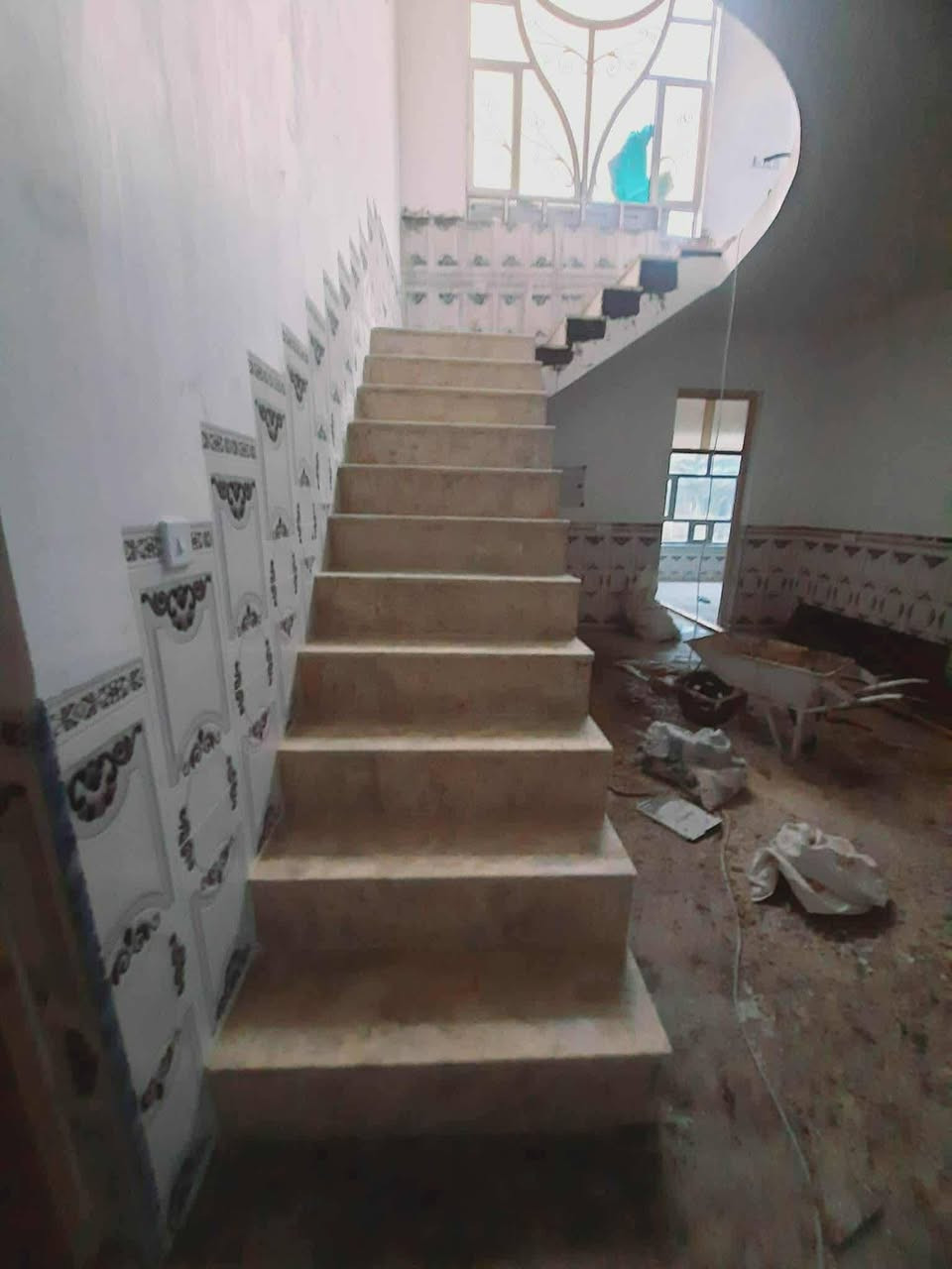 السلام عليكم خلفه سراميك جدران ورضيه بأنواعه درج عدل فر شغل درجه واله داخل الزعفراني فقط ***********
