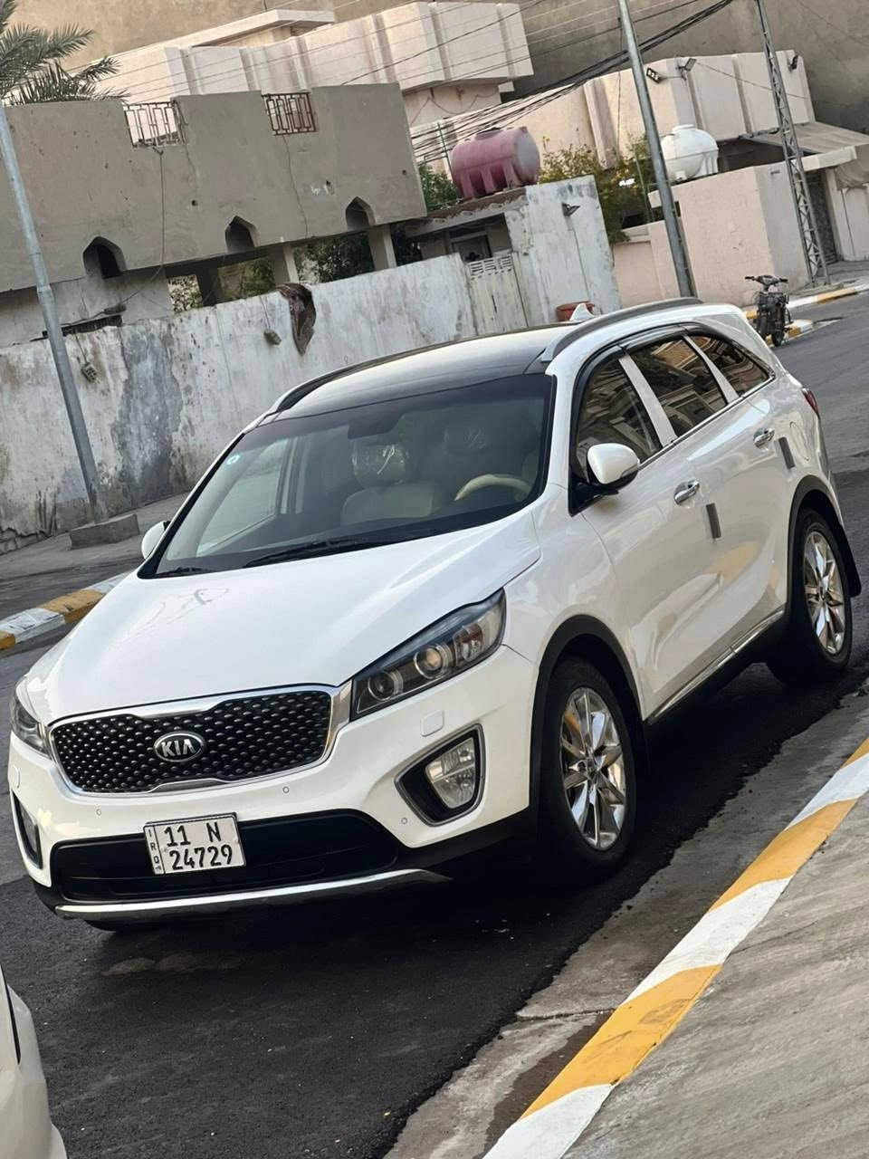 #سورنتو 2015 شكل 17
البيع 

ماشيه 98

مكفول من صبغ وضربا. وتبديل. فقط. ملحضه بصيطه بل جاملغ موضحه. 

رقم بغداد بسمي  مجدد ال 2031
مواصفات 
بانوراما

بصمه 

لد ترحيب 

مكينه ٦ سلندر    مفتوح 

جلد 

كشنات كهربائه عدد ٢

بردات جانبيه 

ويل كروم 

مري شفط 

٣قطع  تبريد 

7راكب

لايت زنون 

حساس امامي وخلفي 

لد امامي وخلفي 

كامرا  دوارة 

شاشه 

باقي موصفات المعروفه 

مكان السيارة الانبار الفلوجة 

السعر 205 وبي مجال تعال كلب وقتنع 

ونتوالم   بالسعر ما اتعامل بالتفلون. 

***********
