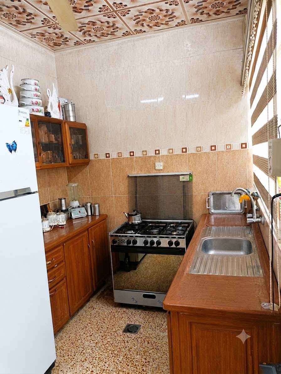 🏡 دار للبيع
📍 الموقع: تقطيع المأمون، موقع مميز قريب من جامعة نور الإسلام، والمدارس، والمركز الصحي.
📐 المساحة: 100مربع
🏠 مكونات الدار: • استقبال
• هول داخلي
• غرفتا نوم
• مطبخ
• صحيات
⭐ مناسب للسكن العائلي، وقريب من جميع الخدمات الأساسية.
📞 للتواصل: ***********
