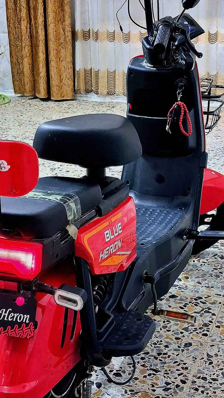 السلام عليكم
دراجة شحن مناسبة للطلاب من شركة Blue Heron الشركة معروفة بدراجاتهة الاصلية والضمان.

الدراجة ما مصلحه ولا مفتوح بيهة شي 

بطاريات الشركة وغراضهة مال شركة

ما عدى التايرات اشتريت تخم جديد

الدراجة اصلية 

دراجة اصلية نظافة 80% 
البريك الخلفي ما يشتغل فقط بنزات
استعمال 6 اشهر

بطاريات الشركة 4 حجم صغير 

بلادية ما مبدل بيهة شي

تايرات جدد 

الكهربائيات كلهن يشتغلن

السرعة 40 حقيقي 

شاحنة اصلية 

ملف الشركة 48V

السعر خيالي 200 وبيهة مجال

 المكان : بغداد . كسرة وعطش الحميدية .

للاستفسار ***********
