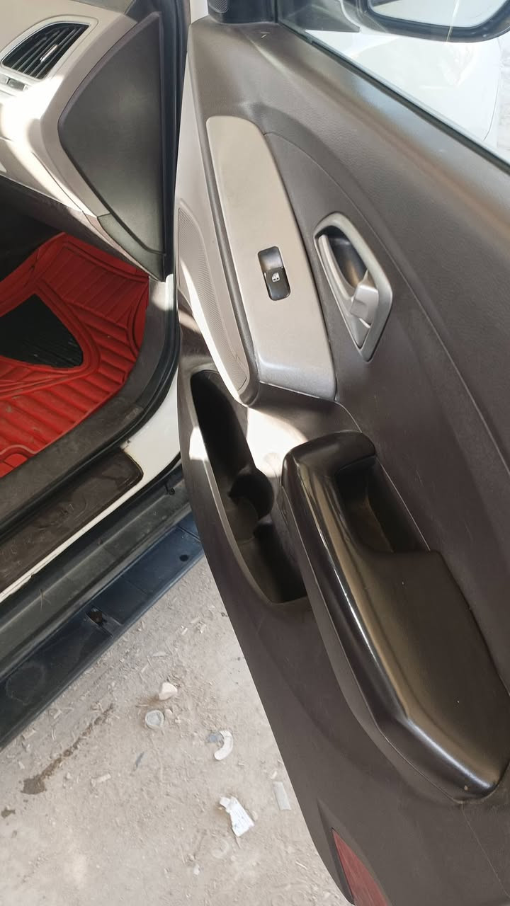 توسان 13 رقم بغداد باسمي محرك وكير مكفولات شاشة كامرة خلفية سايد بريك بالرجل بردة جنطة أرضية جلد باتري جديد ماشية 190 ..مكان كربلاء سعر 120
***********
***********
