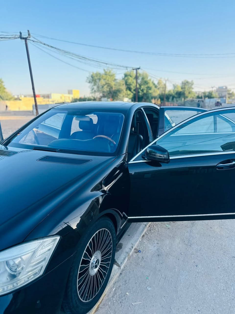 السلام عليكم
مرسيدس. S 550...

2006محدث 2013...وراد يابان 

مواصفات 

1- ابواب شفط زائد جنطه

2-سلايت برده خلفيه 

3-لارج باب طويل 

4-تحكم ستيرن جهتين 

5-لايت زنون عدسه 

6-غرفه مع كشنات بحاله جيده جدا 

وهناك مواصفات أخرى 

السياره رقم بغداد بأسمي تحويل مباشر

السياره جاهزه المحرك والگير والحداديه امامي خلفي بحاله جيده جدا بالإضافة إلى تبريد بحاله ممتازه... تخم تاير بالإضافة إلى بطاريات جيده جدا

عنوان السيارة النجف رقم تلفون السعر 175 بي مجال مكلث تصل

***********
