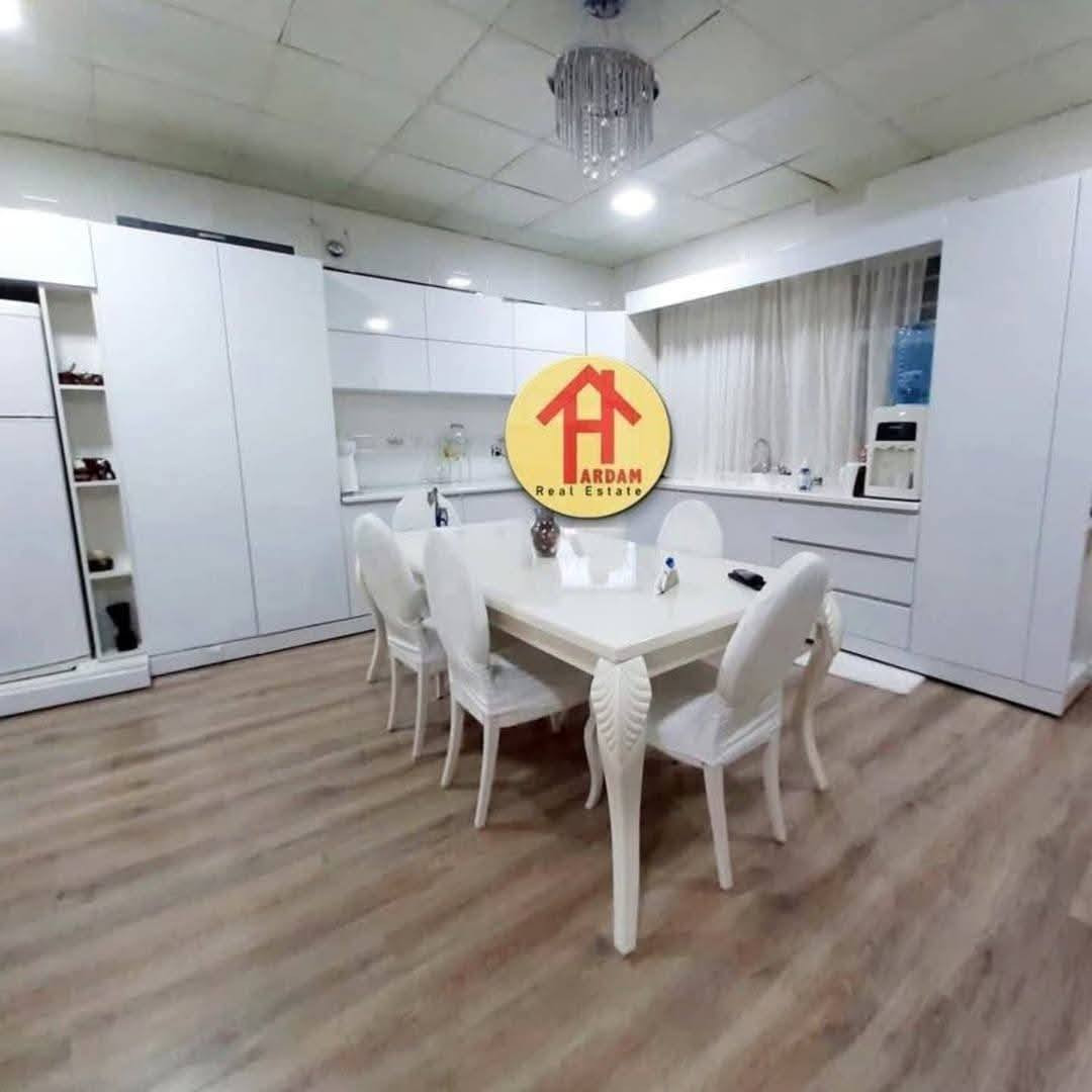 🏡 خانوو بۆ فرۆشتن لە گەرەکی هەرەوەزی
✅ رووبەری :— ٢٠٠ مەتر ١ قات 

✅ رووی  :—  ئەزمەر  

✅ پێشی  :— ١٠ مەتر  

✅ پێکھاتووە لە  :— حەوشە و گەراج  ، مەدخەل  ، میوان و هۆل کراوە ،  مەتبەخ   ، مساعد مەتبەخ  ،  ٢ نووستن  ، مشتەمەلات ، رووناکی  ،  هەورەبان  ، ژێرزەمین 

📌 تایبەتمەندی خانووەکە 📌    سەقفی مەغریبی  ،  ئەرزی لامینات ( تەختەیە ) ،  دەکتی موبەریدە   .. 

بۆ نرخ ژمارە ١ لە کۆمێنت بنووسن راستەوخۆ نرختان بۆ دێ 

بۆ زانیاری زیاتر پەیوەندی بکەن بە 

 نوسینگەی ھەردەم 

📍ناونیشان  :— گردی سەرچنار - پشت شووقەکانی بەھاران — بەرامبەر مزگەوتی بیلالی حەبەشی

📞 ژمارە موبایل  :— *********** - ***********
📞  ژمارە ڤایبەر  :— ***********

📢 تۆی بەرێز گەر خانوو یان شووقە یان زەویت ھەیە 
دەتەوێت  بیفرۆشیت یان بەکرێ بدەیت 
ھەر ئێستا پەیوەندی بکەن بە
نوسینگەی ھەردەم  
ناونیشان و زانیاری و رەسمی  بنێرن بۆ 
ڤایبەر یان  وەتسئەپ 
بۆتان بڵاودەکەینەوە
