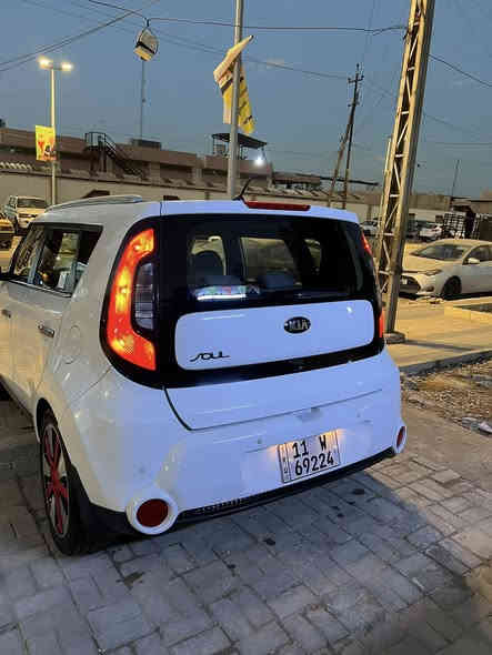 Kia soll
‎كيا صول بلاس موديل 2015 (خليجي) 
ماشية 77 الف كيلو وليس ميل حقيقي
رقم بغداد الدولي
مكينة 1600 دوش
مواصفات 
سقف بانوراما 
كامرة
حساسات خلفيه
يدات نيكل
مري شفط+ اشاير بل مري
تبريد شاشة بيانو 
داخل بيجي 
تخم تاير جديد
باتري قبل سبوع شديته
جامه امامية اصلية جديده 

*السياره نظيفه حيل وكلشي بيه جديد بيه صبغ قطعتين وربع بسبب الطخات بسيطه الجاملغ الامامي صفحة الصدر والباب الي خلف الصدر وربع الجاملغ الخلفي

العنوان بغداد الكرخ

السعر 132 ورقه وبيه مجال بسيط

للاستفسار 
***********
***********
