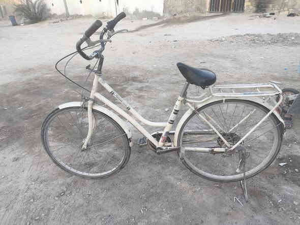 بايسكلات للبيع البيض حجم26سعره40و الحمر حجم20سعره50
الرقم ***********
