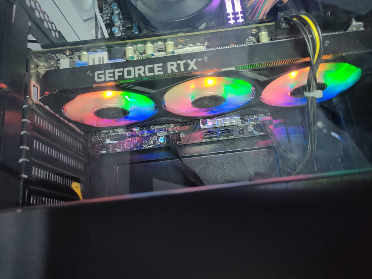 للبيع كيس نضيف 
بيه نقص مروحة ماشر عليه بالصورة
كراتين فقط مال الكيس ومذر بورد و الكرت 
ويجي فقط وياه ماوس بدون كيبورد
CPU: Ryzen 5 4600G
GPU: RTX 2060 SUPER 3 FAN RGB GALAX 8GB 
RAM: 16GB 3200MHz RGB 
Storage: M.2 256GB + SSD 256
Motherboard: B450 A PRO MAX II
PSU: Thermaltake 650W
600 قفل 
مكاني بغداد مدينة


**إذا كنت صاحب هذا الإعلان وتريد حذفه لأي سبب، رجاءا أرسل رسالة إلى الدعم الفني**