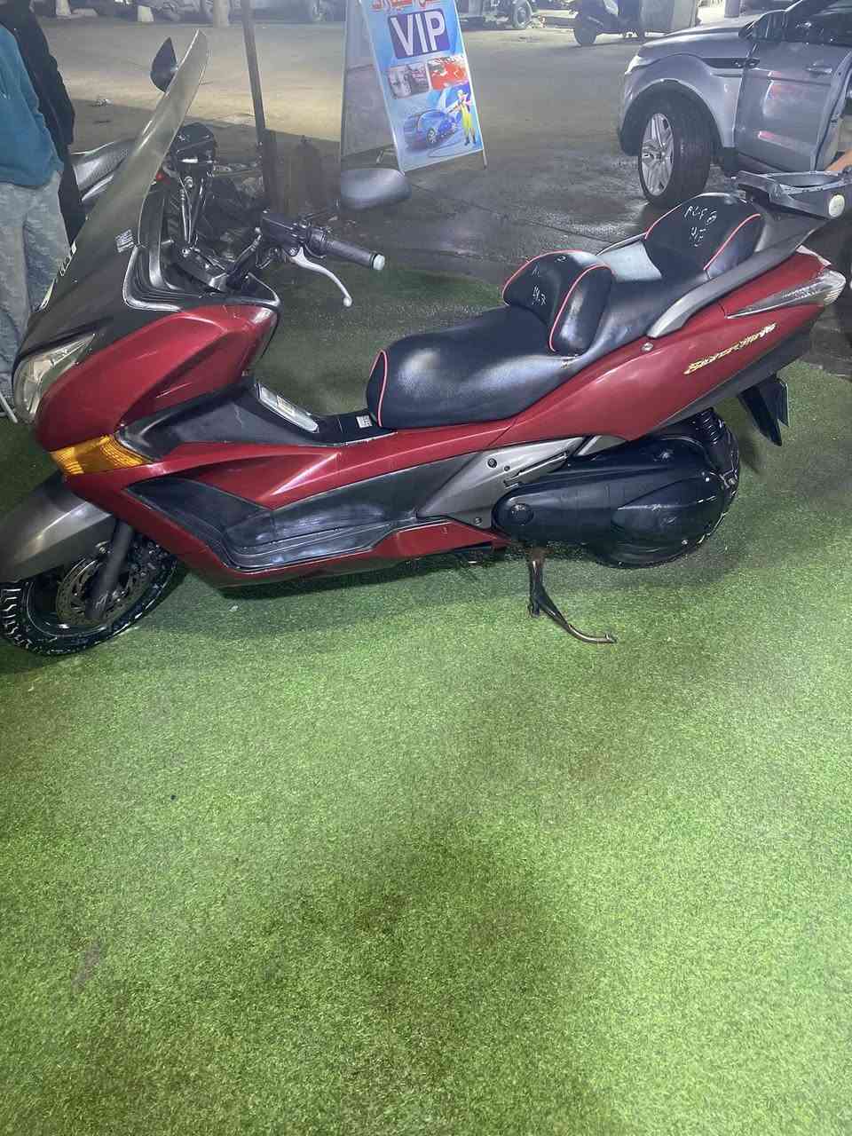 سلام عليكم سلفر ونج ٤٠٠ccمكفوله كفاله عامه بلاديه كلشي شغال مكينه متنسمع مكاني اعضميه سعر ٢٤ وبيه مجال ***********
