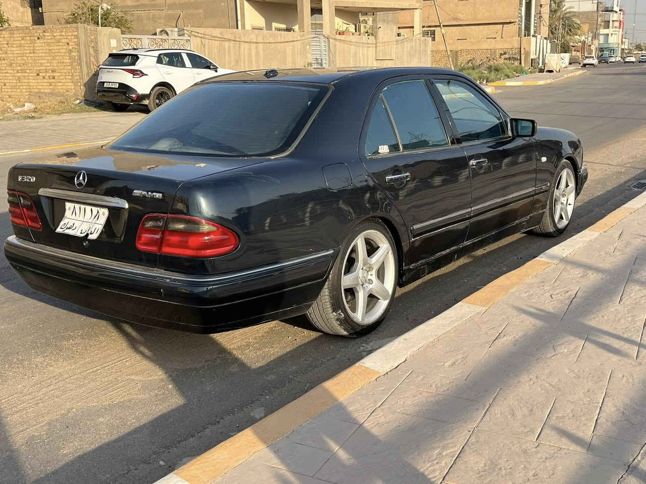 للبيع ام عيون موديل 98محرك في السياره كلش حلوه ولا كن بيه نقوصات بسيطه حداديه اماميه خلفيه جديده مكينه وكير حلواه تبريد شغال ويه السويج رقم دهوك قديم اكفلك مداور عارضه بسعر مناسب الي اتفيده يتصل مارد عل مواقع ***********
