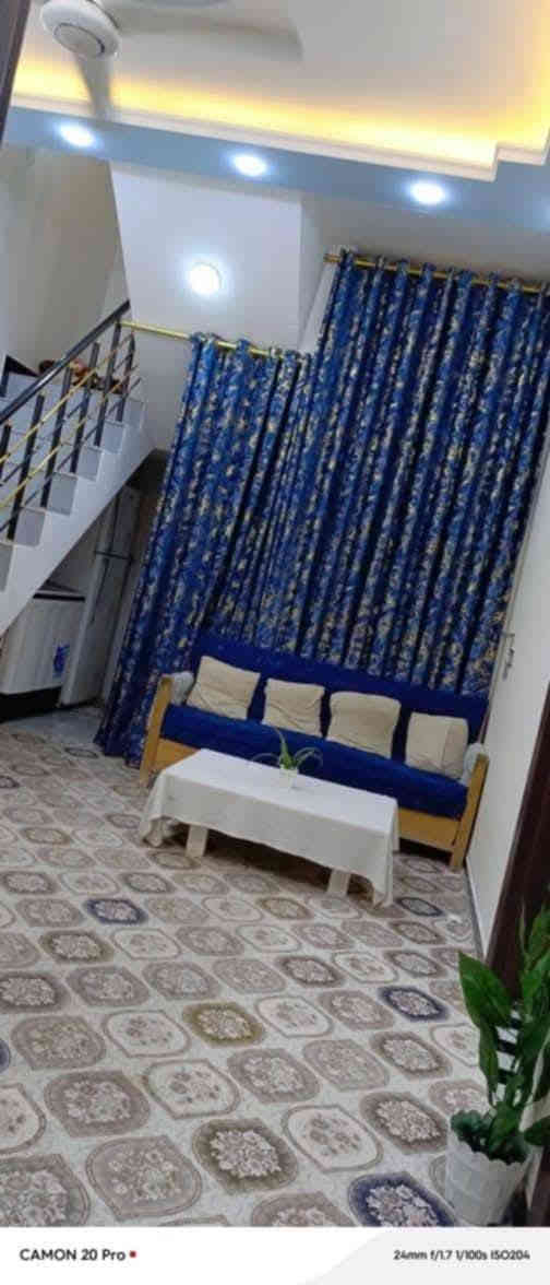 دار سكني #للبيع 
موقعه الديوانيه #حي_الامين_الاولئ
شارع التنانير مقابل مدرسه الصادق الابتدائيه 
كافه الخدمات تبليط مجاري 

#مساحته_100_متر 
واجه8 ونزال12
زراعي #سند_25 مشمول بلتطويب ومرقم بلبلديه

البيت بناء حديث
 البيت طابقين
يحتوي الطابق الاول علئ غرفه نوم وصاله ومطبخ حار وبارد واستقبال وصحيات داخليه وخارجيه 
الطابق الثاني يحتوي على غرفتين نوم نضام سويت وصاله مع سطحين 
البيت كلش نضيف ومرتب 

يباع مع الاثاث كامل من كل النواحي
#السعر__خاص

للاستفسار اكثر 
#واتساب_اتصال_ ***********
أو مراجعه مكتب العاصمة للعقارات والمقاولات العامه العنوان الديوانية ام الخيل ساحه الاحتفالات الديوانية  قرب البلديه الجديده
