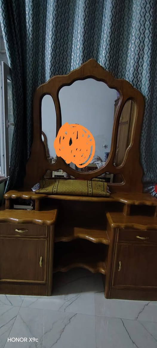 غرفه اخشاب خمسة ابواب طابقين  تسكام مستعمله نضيفه بمليون وبيها مجال *********** كوت داموك
