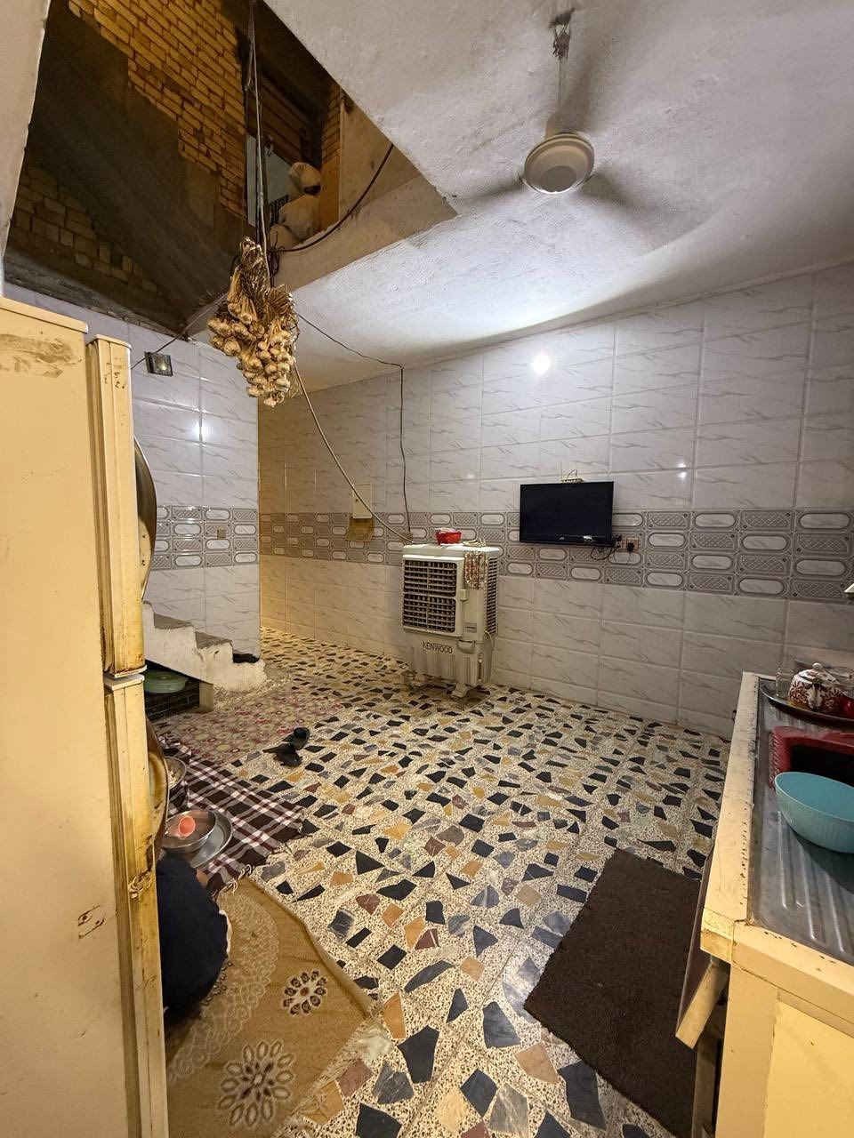 � للبيع بيت زراعي مميز – موقع استراتيجي 🔴ومراوس يم جسر الفرنسي
📍 الموقع:
بين منطقة أبو رشاد ومنطقة البستان والكمالية
قريب من مدارس المعوقين

📐 المساحة: 115 م
🏠 المواصفات:

 • طابقين
 • 3 غرف نوم
 • صالة كبيرة
 • استقبال واسع
 • مطبخ كبير
 • ترك (حوش) كبير
 • طرمة
 • بناء حديث طابوك
 • السطحين شتايكر
 • البيتونة شتايكر (عزل كامل)

✨ البيت مناسب للسكن أو الاستثمار
✨ موقع هادئ وقريب من الخدمات
✨ تشطيب قوي ومتين

📞 للاستفسار والمعاينة يرجى الاتصال

0 777 334 0375
