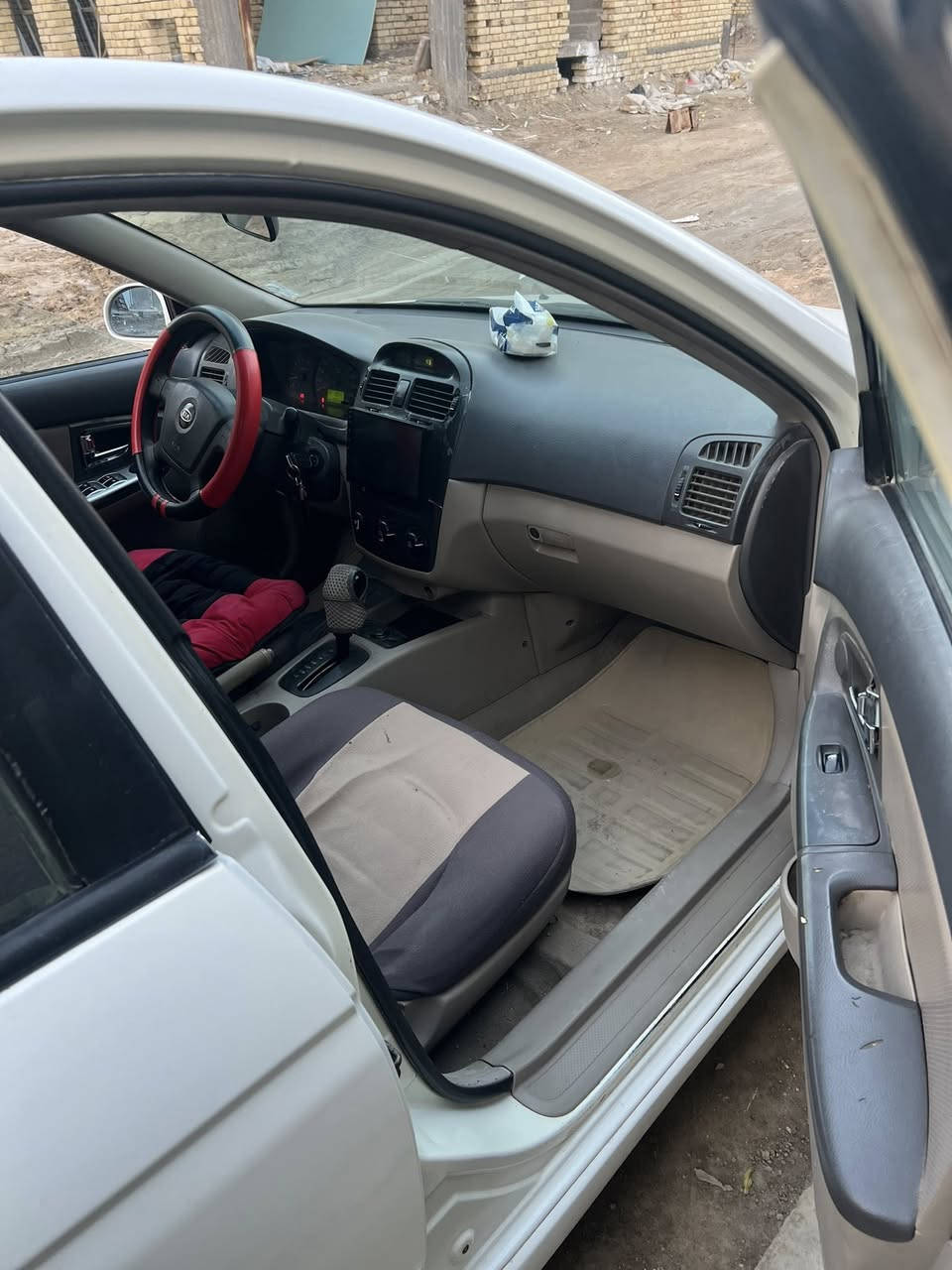 سلام عليكم سياره البيع كيه سيراتو موديل 2006وارد خليجي مكفوله من العيب الشرعي كصه ونقل حداديه غبل سبوع مشتغله خلفي وامامي رقم بغداد بسمي  رقم انكليزي تحويل مباشر سياره جاهزه خير من الله مال جناي (مكان ناصريه مركز )(السعر 80 وبيه مجال )رقم الهاتف ***********
