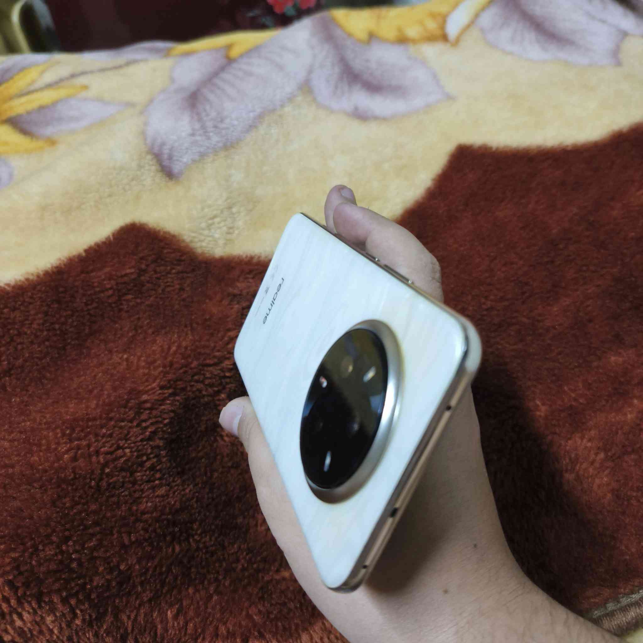 Realme 14 Pro+ 5G باللون الأبيض، والذي يتميز بتصميم خلفي رخامي

كامرة امامية قوية
كامرة خلفية قوية
سعر جدا مناسب وتساب : ***********
او اتصال💜
