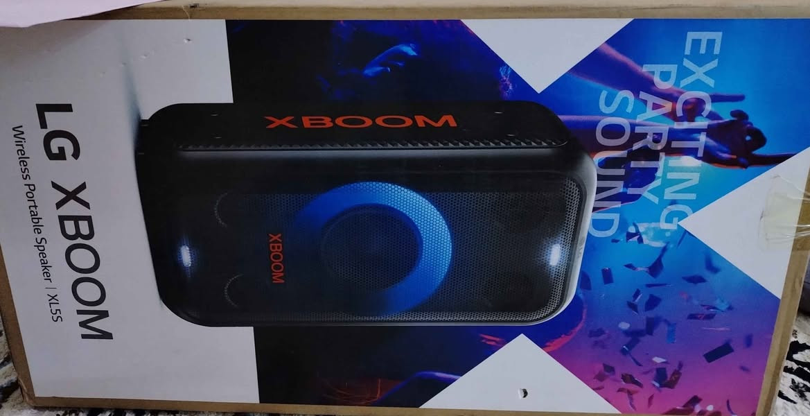 سماعه lg xboom XL5S
مقاومه للماء والغبار 
بطاريه 12 ساعه
صوت قوي 200W 
مضخم صوت عملاق 
اضاءات RBG تتفاعل مع الصوت 
ميزة party Lightings
تدعم بلوتوث وفيها مدخل USB
فيها منافذ لاددخال المايك او الكيتار
تطبيق XBOOM للتحكم
السعر   275
المكان ديوانية.(السماعه مامفتوحه من كارتون جديدة). *********** Singapore
