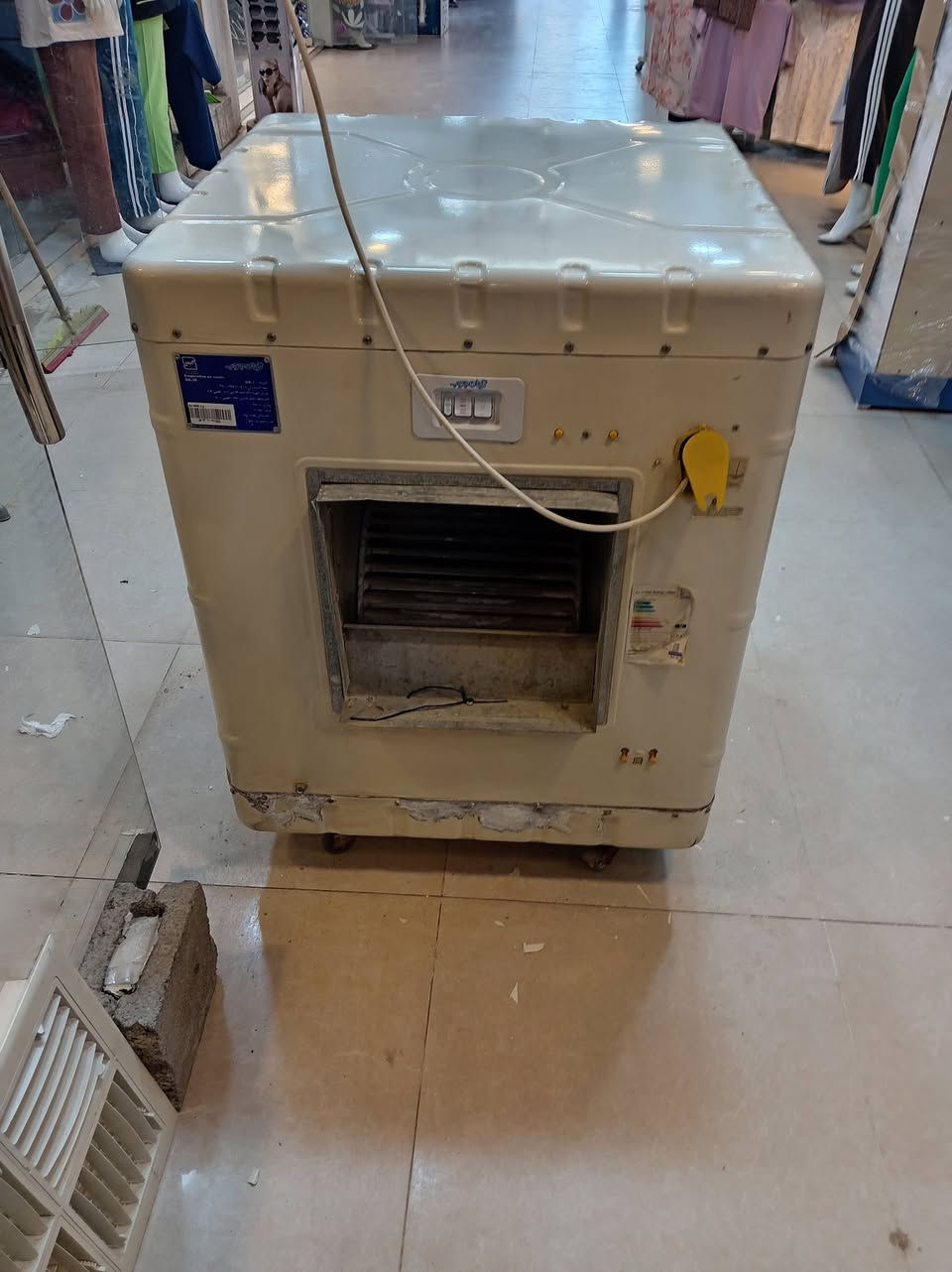 السلام عليكم
مبرده لبيع سعر 150الف بيها مجال 
حجم ٢ونصف
كرمان جنوب اصلي
***********
