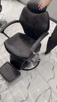 السلام عليكم كراسي حلاقة عدد ٤ للبيع ثنين بثنين عنوان بغداد للاستفسار ***********
