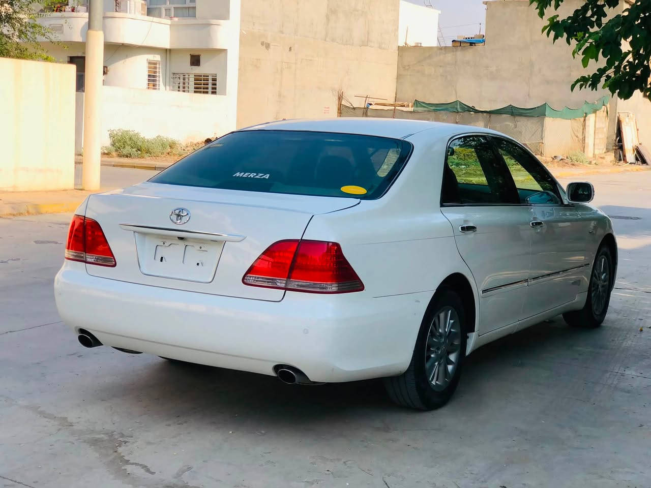 شاهینە بڕاوە ٢٠٠٥ ناوزەرد حاسە تازە داخڵ١٨٢ بێدوکەڵ
کامل کامل مەسروف سارد گەرم برێک بەستراوە 
پاتری لۆک چوار تایەی لۆک ویل نەوتی 
٣ دوگمەی ناوزەرد 
سەقفی شوشەی خاڵی نیە 
کامل حەمامم کردوە 
سەقف شەنسی کۆسەرە داعم لێدراو کەڤەر بەشەرت 
دەعامیشی بۆیاخی نیە 
لە سەیدسادقە 
***********
