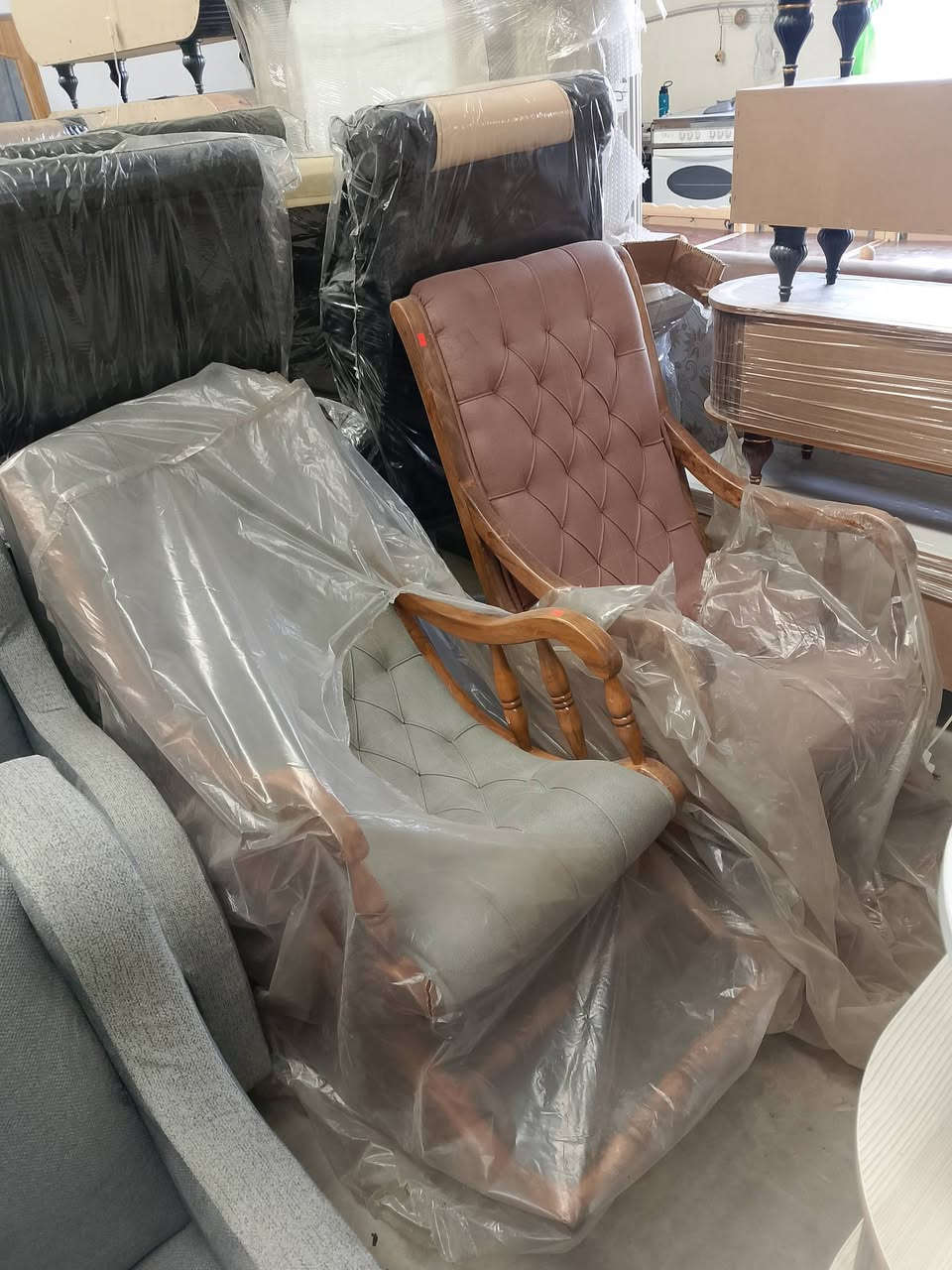 اثاث منزلي بمختلف النوعيات والاشكال والاوان وبأنسب الاسعار العنوان صويره شارع العام قرب محطة رضا الصالح القرب من مطعم هنداس السايد الرايح البغداد/مجمع الشمال/التواصل ***********/وحياكم الله
