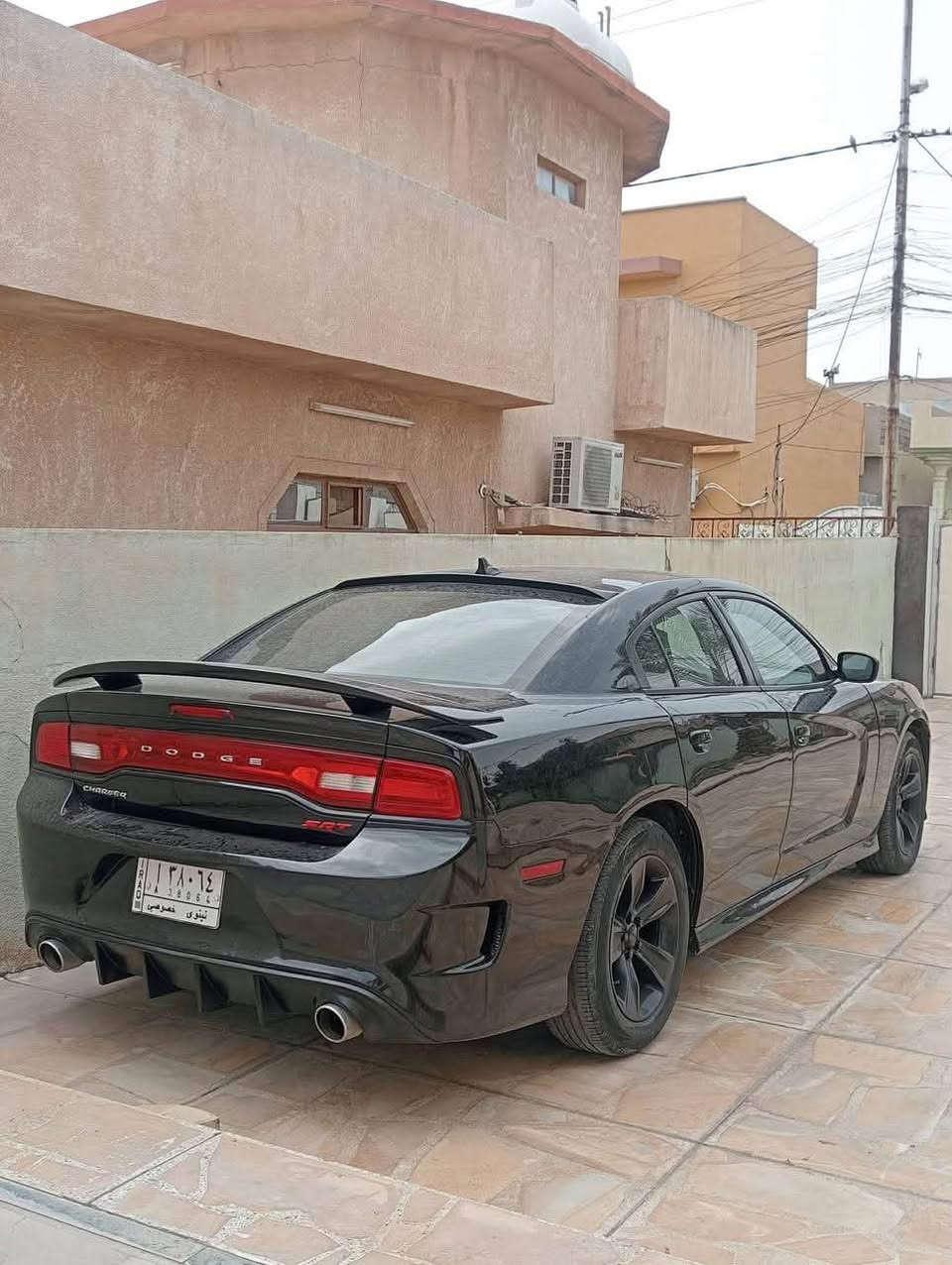 السلام وعليكم للبيع او المراوسه 
 جارجر موديل 2012امحدثه 2014 محرك وكير شرط طخم تايرات جديد فول موصافات ما عدا الفتحه شاشه كامره لايت 
زينون عالي ناصي رقم دولي هزه و سنويه جدد مايشيه 160m 
الرقم ***********
