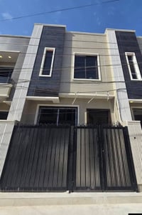 50م²  للبيع واجهة 6 ضلع منفصل     يحتوي البيت على 3 غرف نوم  وصحيات عد...