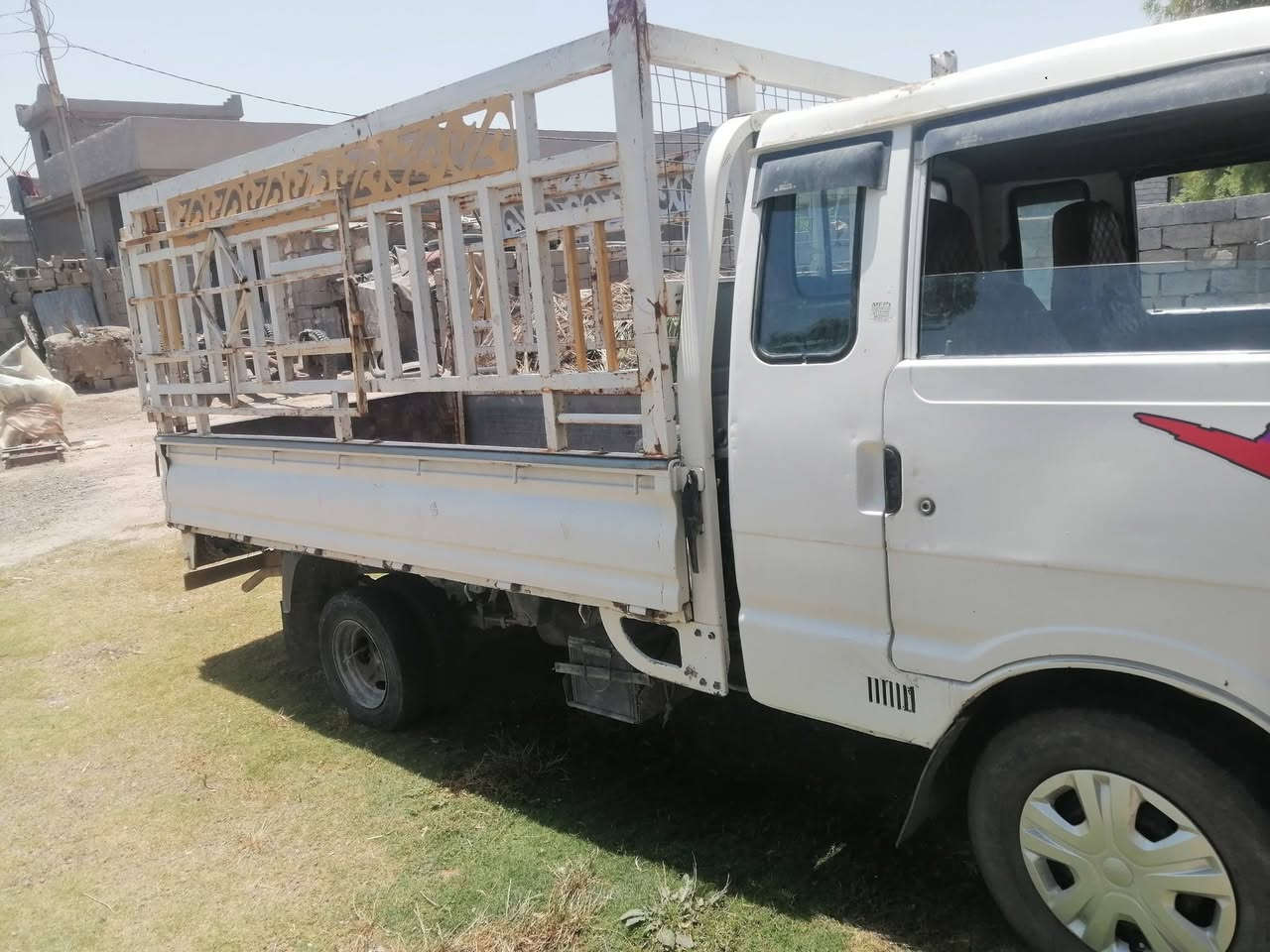 سلام عليكم سياره الابيع مكفوله من محرك وكسن وكير موديل 95 وسعر 58وبيها مجال حك جيه اني من بغداد وسكني تاجي غريت ***********
