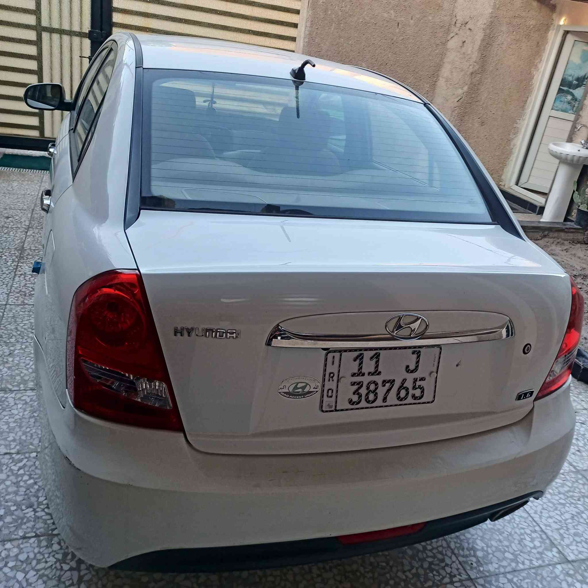 السلام عليكم
أكسنت ٢٠١١ خليجي 
مكينه ١٦٠٠ ماشيه 128 km حقيقي 
شاشه كامره فتحه أشاير بالمري 
السياره مكفوله كير مكينه كله وضع شركه برغي ممفتوح
مابيه اي ضربه ولا صبغ ولا تبديل فقط تكحيل أثر شخوط 
وبيها طخات ( السياره مال بيت ممتعوبه ) 

السعر:98 وبيه مجال 
للأستفسار: ***********
