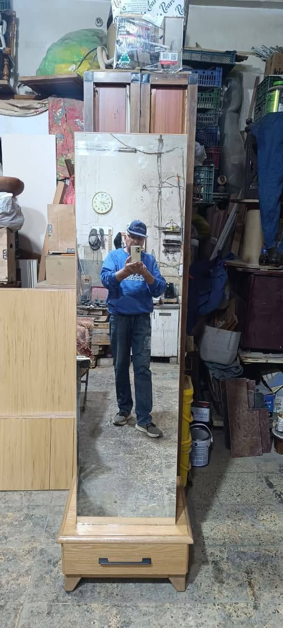 غرفة للبيع المكان بغداد البياع خشب بلوك سنديان صاج تزكام السعر 3 ملاين  للتواصل على ***********
