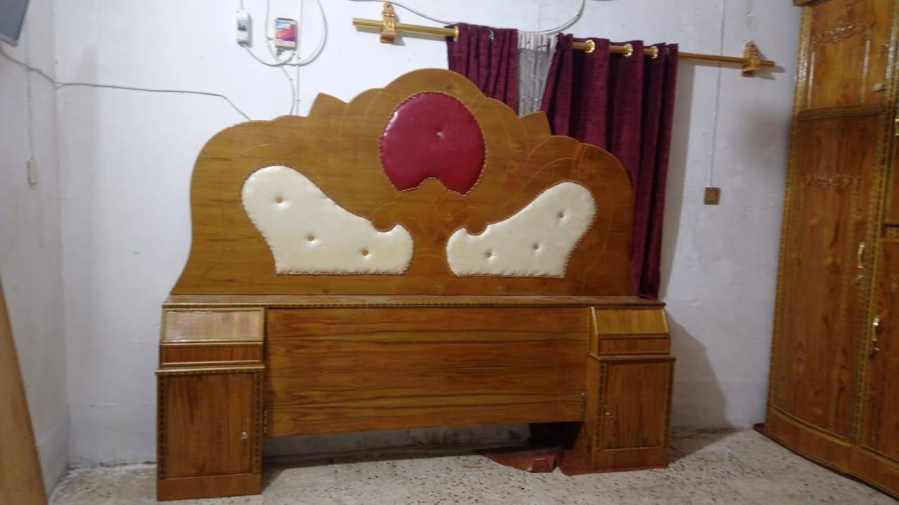 للبيع 
غرفة اخشاب للبيع نظيفة استعمال قليل السعر 800 الف مكاني كربلاء الحر للتواصل ***********
