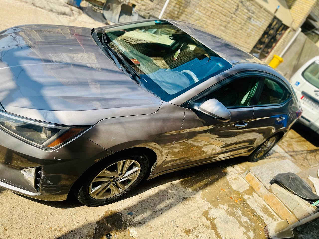 السلام عليكم 
النترا موديل ٢٠٢٠ رقم بغداد 
وارد أمريكي مكفوله من الضربة والإرباك
عدا شوية تعديل على البارد في الجاملغ
ماشية ٦٢
سنويه باسمي
السعر ١٣٠$ بيه بيها مجال 
العنوان بغداد 
رقم الهاتف ***********
