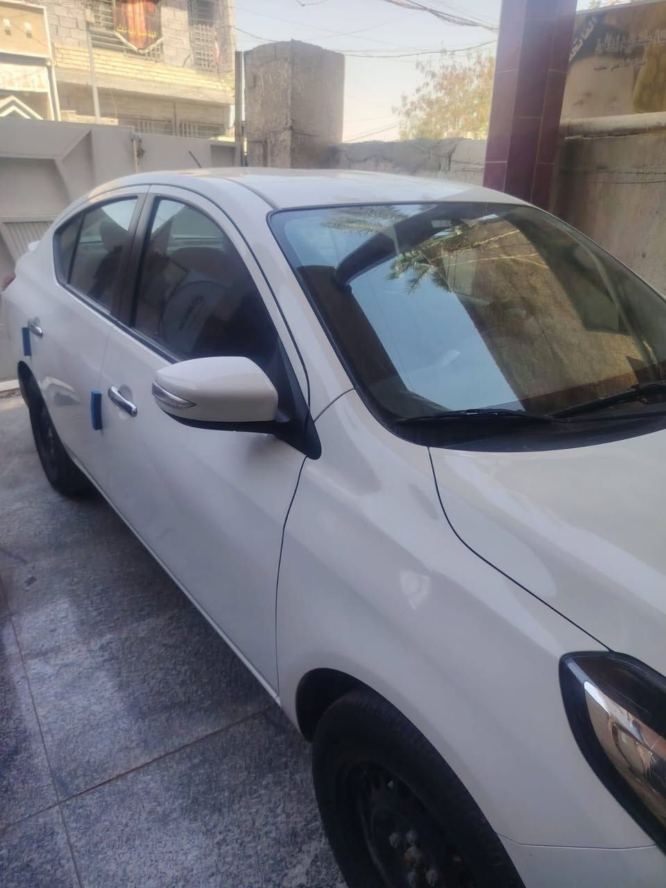 نيسان سني مصري موديل ٢٥ ماشيه ٣٠ السعر ١٢٦ ورقه المكان بغداد الزعفرانية *********** بيه ضربه باب السائق موضحه
