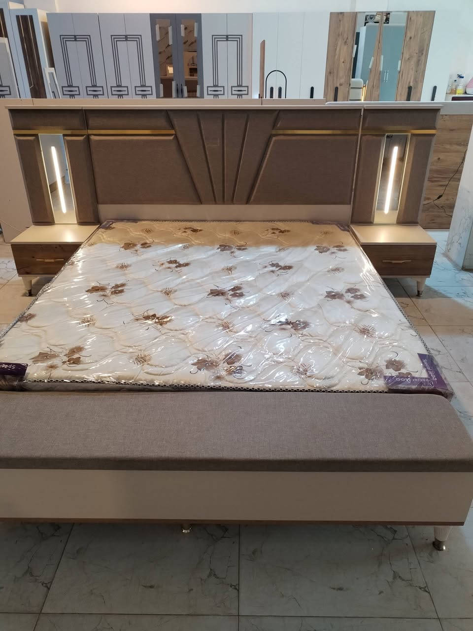 معرض الاخوين لبييع وشراء الاثاث المنزلي جديد ومستعمل وتبديل القديم اب جديد عنوان  المعرض سايدي اسرى ومفقودين مقابل اسواق جبار للستفسار ***********
