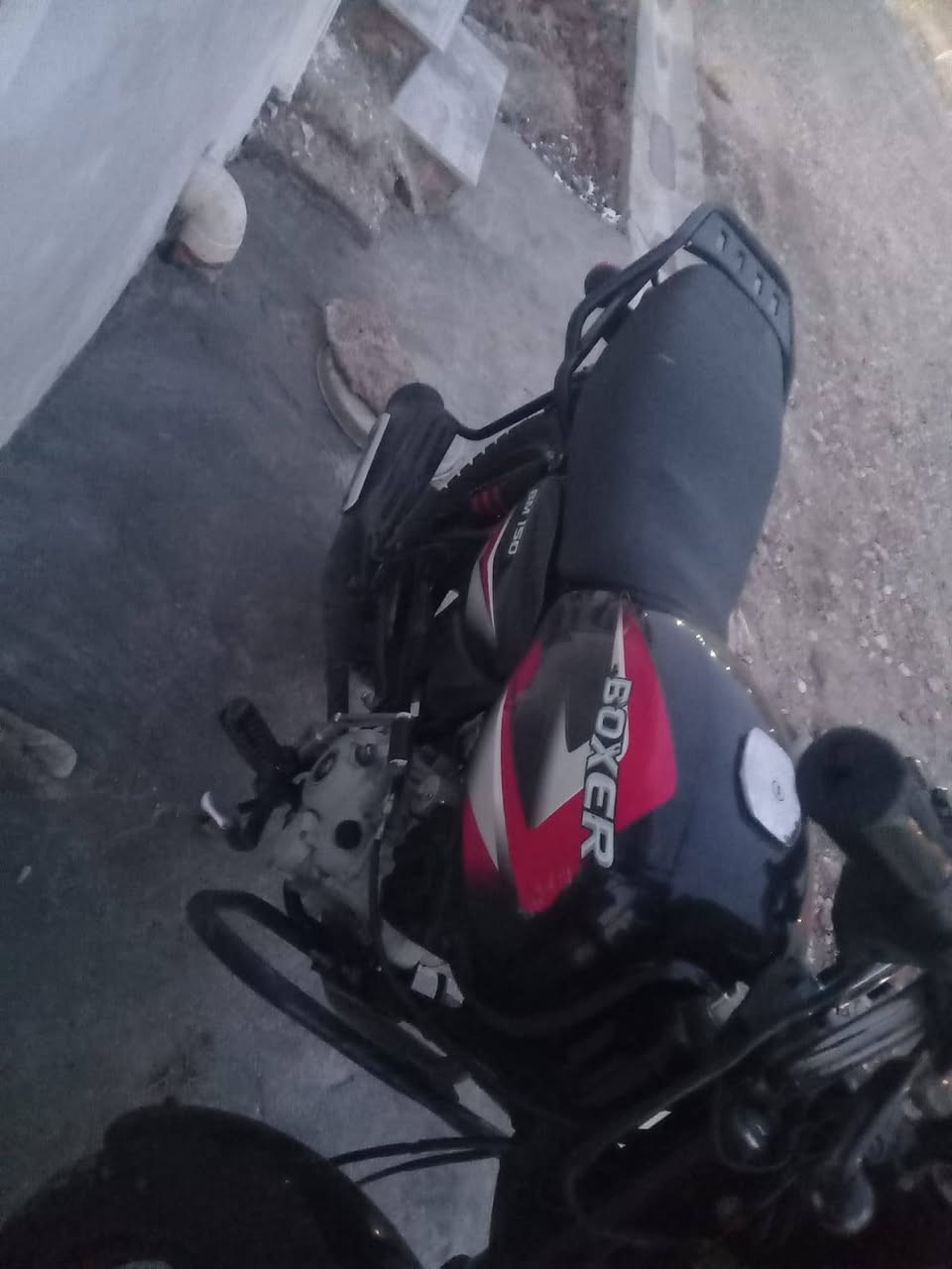 السلام عليكم دراجه بوكسر موديل 23 دراجه نضيفه بيه خيط تبخير كلشي شغاله بيه اوراق كامله السعر 1100 المكان بغداد حي اور الرقم ***********
