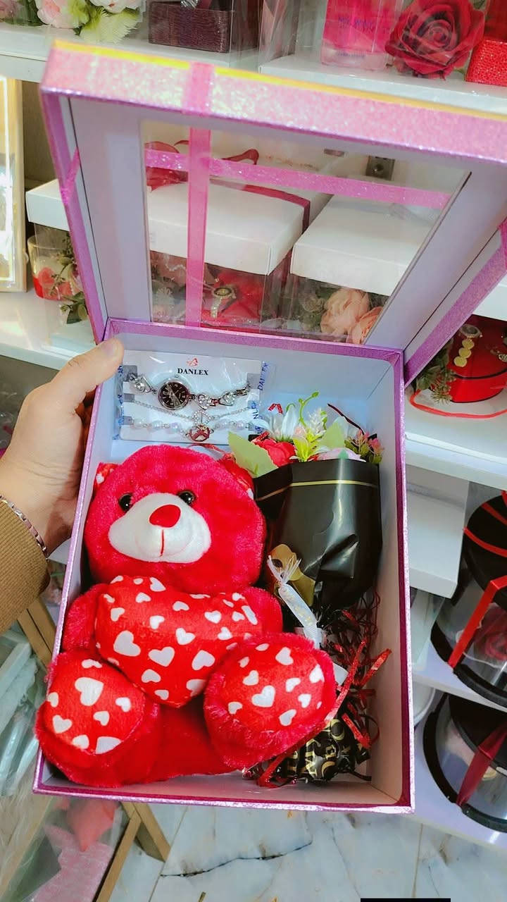 لا تحتار اختار هدية تليق بقلبها
#هديا_عيد_الحب
 #مكتب_فدك
📌 العنوان: ديالى بلدروز حي العسكري نهاية شارع المسبح
📲 للتواصل: واتساب ***********
التليكرام @tooj95
انستا fadak.09
⏰ ساعات العمل: صباحاً 8:30 – 12:00 الليل 
📦🔹 يتوفر لدينا خدمة توصيل ✅
