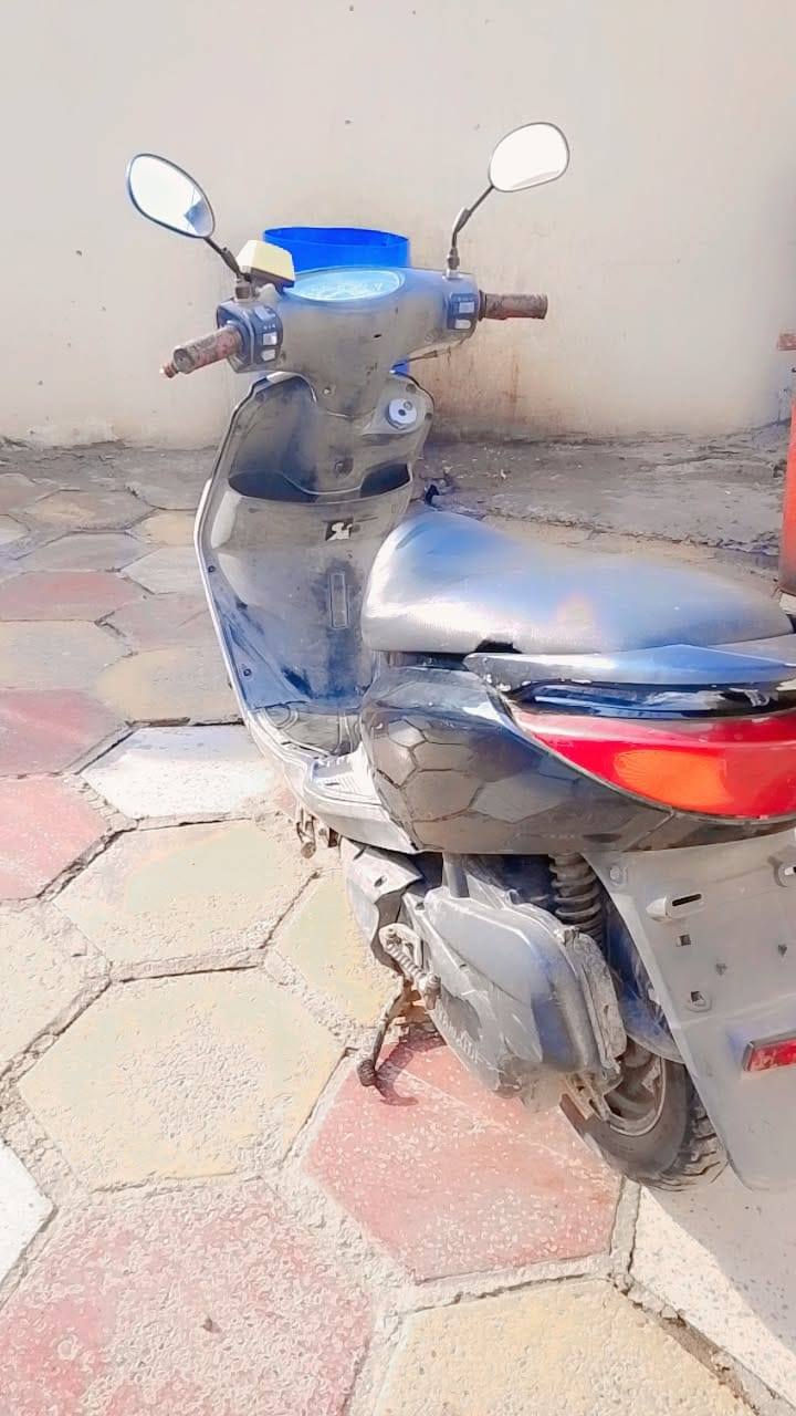 سلام عليكم دراجه البيع بريز شقله سلف وهندر المكان بغداد السعر ٨٠٠ وبيه مجال مكلف بل نشر هاذ رقم صاحب الدراجه ***********
