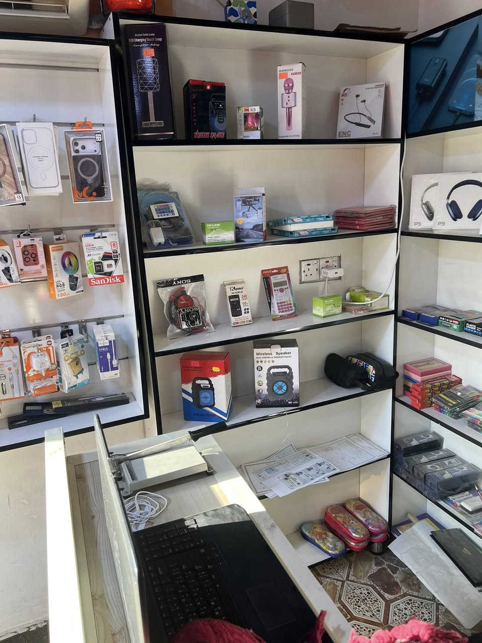 سلام عليكم مكتب للبيع 

8 فاترينات
ميز ++ جام خانه
شاشة
++ طابعتين وحده كانون 410 للسحب سريع 
ثانيه برذر 820
طابعه صور 
هيتر كبس
لابتوب 
اكسسوارات
سبلت 
مبرده
وبعد بي هواي شغلات
سبب بيع عدم تفرغ
تعال اجرده جوه جملة وتدلل
الخالديه حي الشهداء 
رقم
***********
