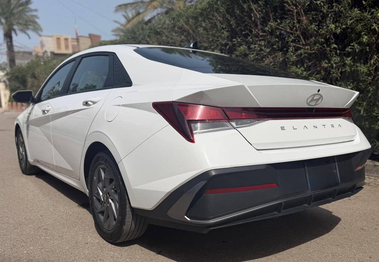 السلام عليكم 
النترا 2024 دخول جديد بدون لوحات منفيس بأسمي 
حادث السياره موضح بل صور بارد فقط البنيد بدون صبغ بدون تبديل بدون ايرباك 
بصمه ودخول ذكي 
رادار امامي جانبي 
شاشه دجتل 
تدفئه كشنات
تدفئه ستيرن
تحديد مسار 
ممشى السياره 31 الف 
***********
