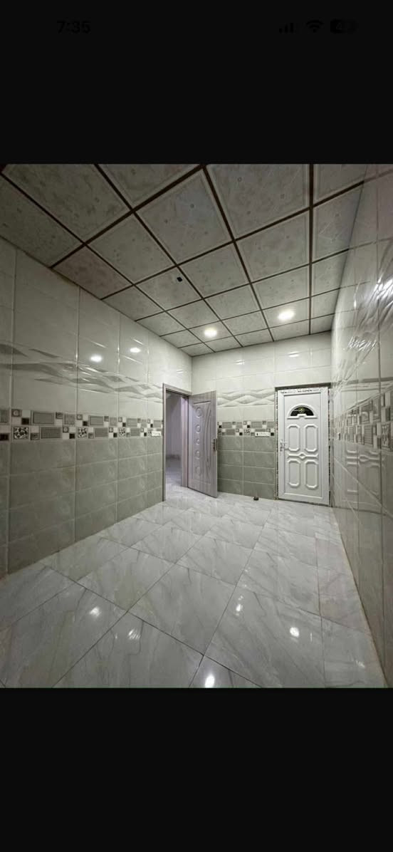 دار للايجار
الديوم التوحيد 

قريب من جامع الويس 

مساحة ١٣٣

واربع غرف نوم 

ومطبخ وصاله واستقبال 

وثلاث مجاميع صحية 

مقابيل المدارس 

السعر ب٣٠٠ قفل 

وللاستفسار 

الاتصال على الرقم ***********
